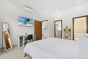 3 bedrooms, desk, iron/ironing board, WiFi - Luxurious Home with Bright, Modern Design and Private Infinity Pool in High-End Community (Brasilito)
