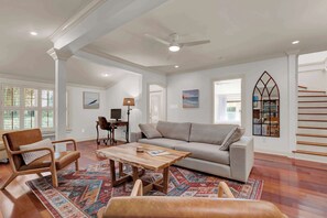 テレビ、書斎 / ワークスペース