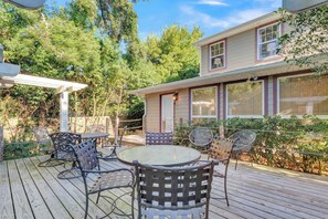 屋外ダイニングエリア