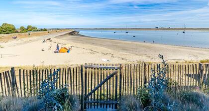 Apartment in Sint-annaland With Beach Access