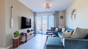 Apartment | Ruang tamu | TV