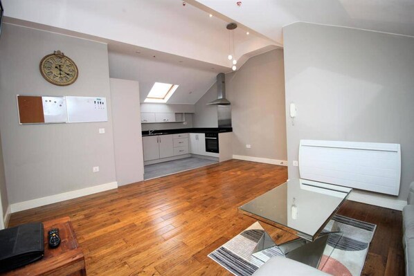 Apartment | Interior - Sheffield City Retreat - Modern Apartment (Sheffield)