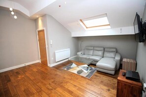 Apartment | Living area | TV