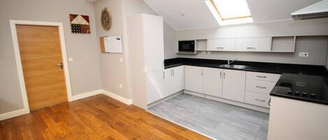 Lägenhet | Eget kök | Kylskåp, mikrovågsugn, ugn och spishäll