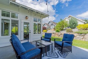 Terrace/patio - Mimi`s Cottage - Golf Cart Included (Osoyoos)