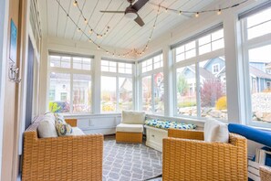 Interior - Mimi`s Cottage - Golf Cart Included (Osoyoos)