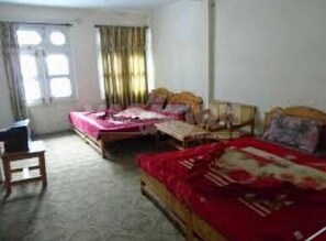 Habitación Deluxe con 1 cama matrimonial o 2 individuales, vista a la montaña | Insonorización, tabla de planchar con plancha y wifi gratis