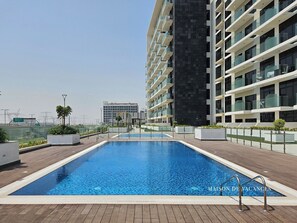 Apartment | Pool | Indoor pool - Stylish Studio Getaway 10 Minutes to Dubai Mall (Dubai)