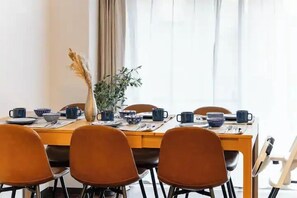 Leilighet, byutsikt | Spiseområde på rommet