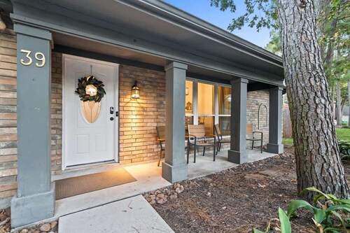 Woodlands Retreat with Pool & Game Room