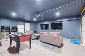 Games room - Woodlands Retreat with Pool & Game Room (Spring)