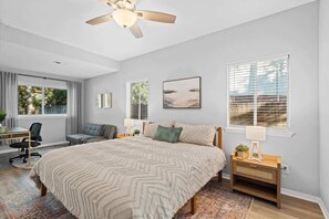 3 soverom, strykejern/-brett, reiseseng for barn og wi-fi