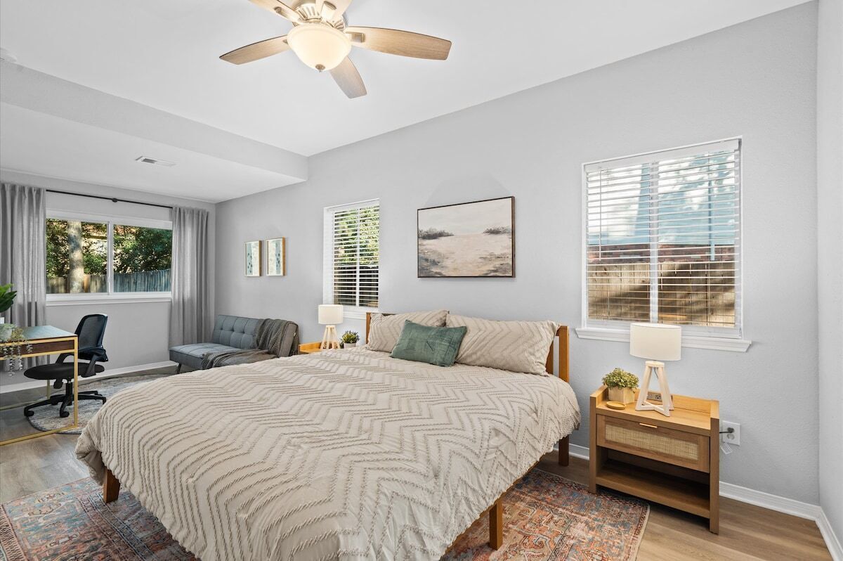 3 habitaciones y tabla de planchar con plancha 