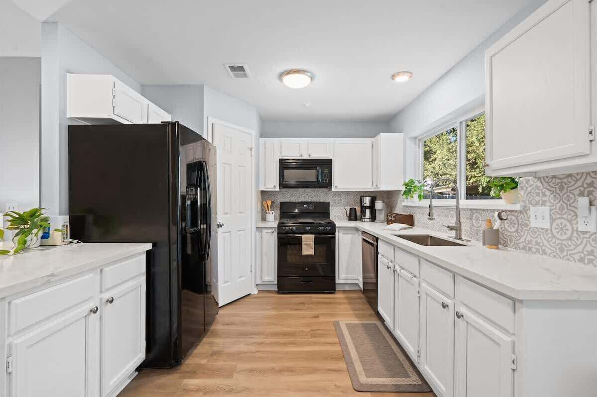 冰箱、微波炉、烤箱、炉灶