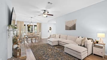 Televisión, chimenea, videojuegos y oficina