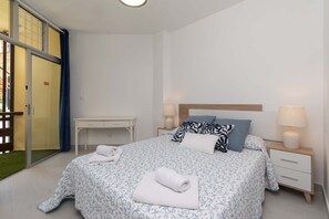 3 bedrooms, iron/ironing board, WiFi, bed sheets - Santa Amalia 1 - Three Bed (Los Cristianos)