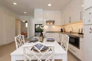 Fridge, microwave, oven, stovetop - Santa Amalia 1 - Three Bed (Los Cristianos)