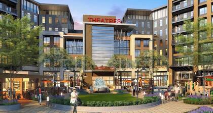 Chic Kirkland Home Overlooking Windsor Vista Park