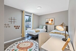 3 bedrooms, desk, iron/ironing board, travel cot