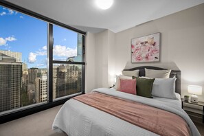 2 bedrooms, iron/ironing board, WiFi, bed sheets - Skyline View Chic 2B2B Highrise Building with Carpark (Melbourne)