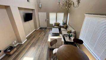 TV, fireplace