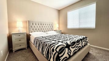 4 habitaciones, tabla de planchar con plancha, cuna de viaje y wifi