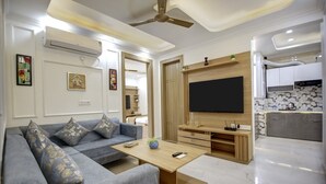 Deluxe Single Room, City View | Bathroom | Combined shower/tub, free toiletries, hair dryer, slippers - MIYABI HOTEL (Gurugram)