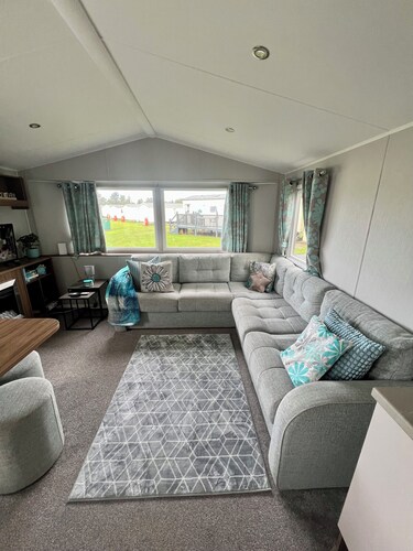 3-bedroom luxury tiny home with WiFi