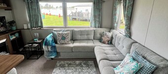 3-bedroom luxury tiny home with WiFi