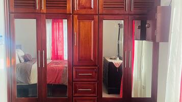 2 sovrum, strykjärn/strykbräda, wi-fi och sängkläder