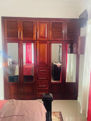 2 soverom, strykejern/-brett, wi-fi og sengetøy