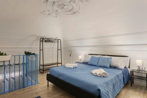 2 habitaciones, tabla de planchar con plancha y cuna de viaje 