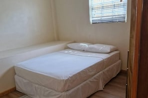 2 habitaciones, tabla de planchar con plancha y wifi gratis 