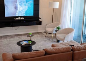 TV, offices - Family villa w/ pool near Solterra water park (Davenport)