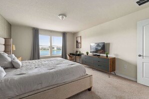 5 soverom, skrivebord, reiseseng for barn og wi-fi