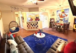 TV connectée, cheminée, jeux vidéo, vidéothèque