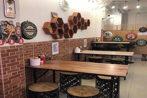 Bar (on property) - Royal BJ Hotel (Pattaya)