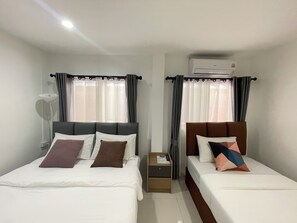 Free WiFi, bed sheets - Royal BJ Hotel (Pattaya)