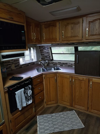 Fridge, microwave, stovetop, coffee/tea maker. Cozy primitive Rambler RV in Westport Renovo Pa river access