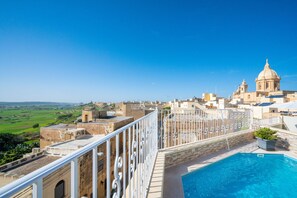 Outdoor pool - Ta' Dun Martin Bed and Breakfast (Nadur)