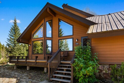 Lionhead Retreat - Located 8 miles outside of West Yellowstone