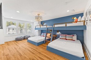 4 bedrooms, desk, iron/ironing board, travel crib