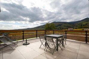 Outdoor dining - Gite at the foot of Mont St Odile (Bernardswiller)