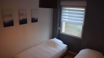 2 bedrooms, WiFi, bed sheets