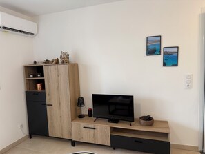 Interior - 3-star seafront design studio (Linguizzetta)