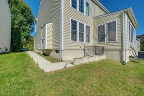 Apartment (2 Bedrooms) | Interior - 20 Mi to Downtown DC: Pet-friendly Lorton Apt! (Lorton)