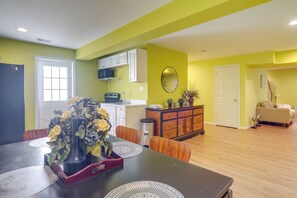 Interior - 20 Mi to Downtown DC: Pet-friendly Lorton Apt! (Lorton)
