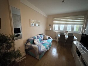 TV - Homely 2BD Flat in the Heart of Bermondsey (Greater London)