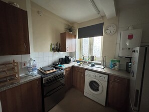 Refrigerador, microondas, horno, placa de cocina