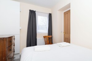 2 chambres, fer et planche à repasser, accès Internet, draps fournis